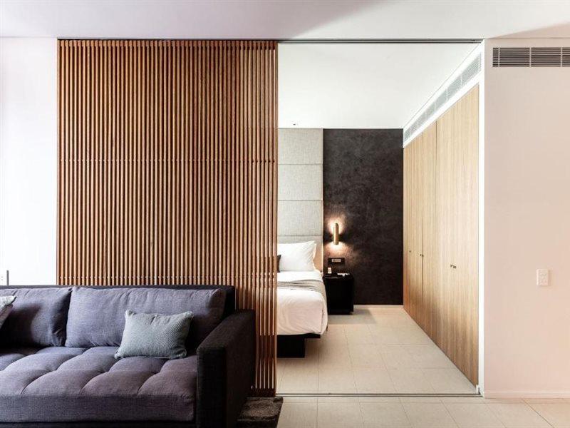 Skye Suites Cité de Sydney Extérieur photo A sliding door