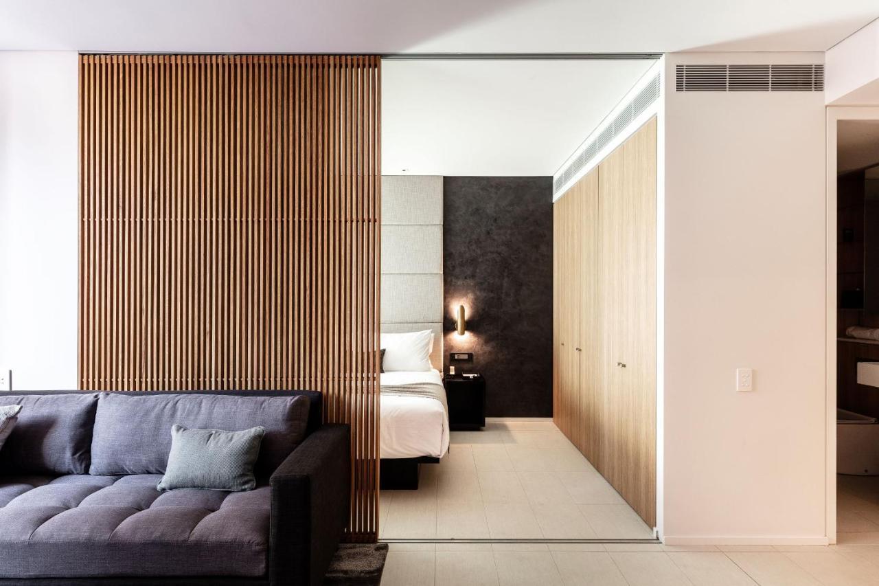 Skye Suites Cité de Sydney Extérieur photo A sliding door